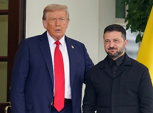 Zelenskyj si vzal oblek. Bílý dům chtěl „signál pro mír“ a lídr Ukrajiny přání splnil
