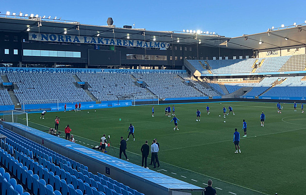ONLINE: Malmö - Olomouc 0:0, šance hostů po dlouhém autu, Olsen ale Syllu vychytal