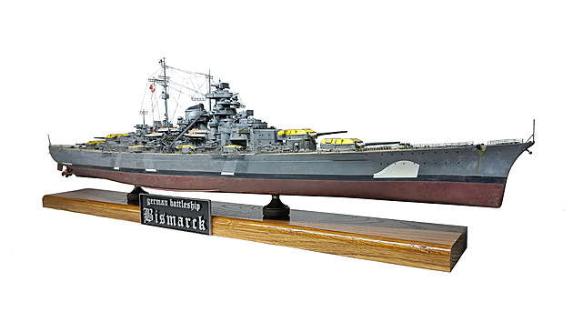 Zbarvení lodi Bismarck před potopením je záhada. Modelář nabízí odpověď