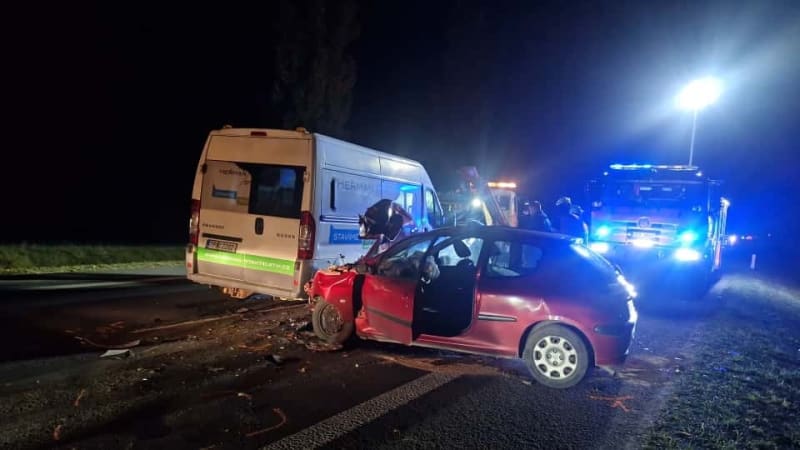 Jako pokus o vraždu vyšetřuje policie nehodu na Plzeňsku. Řidička byla zdrogovaná a opilá