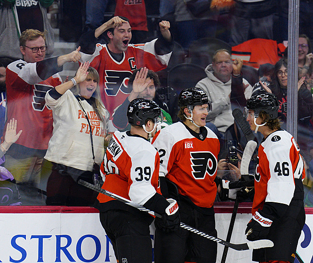 Philadelphia otočila proti Islanders, nastoupili Pastrňák s Nečasem