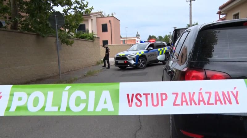 Detaily k nálezu mrtvého miminka v pračce: Leželo pod ručníky, matka o porodu prý nevěděla