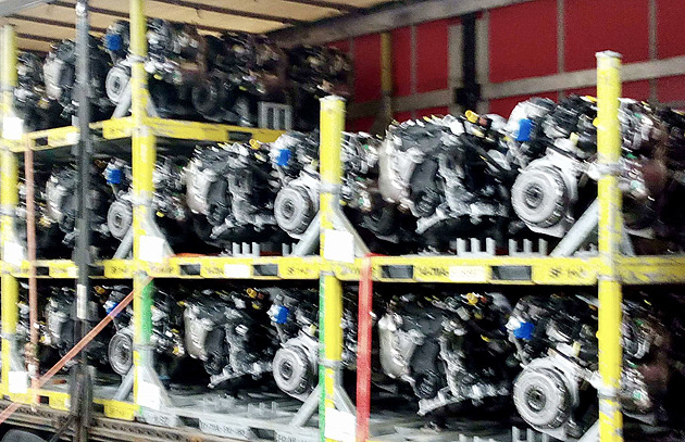 Řidič kamionu vyměnil návěsy. Pak ohlásil, že mu ukradli motory za 35 milionů