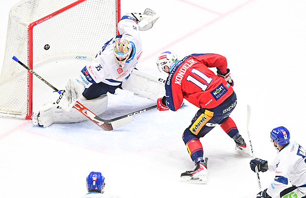 ONLINE: Pardubice drtí Kladno, Sparta vede v Olomouci. Nedaří se Třinci a Kometě