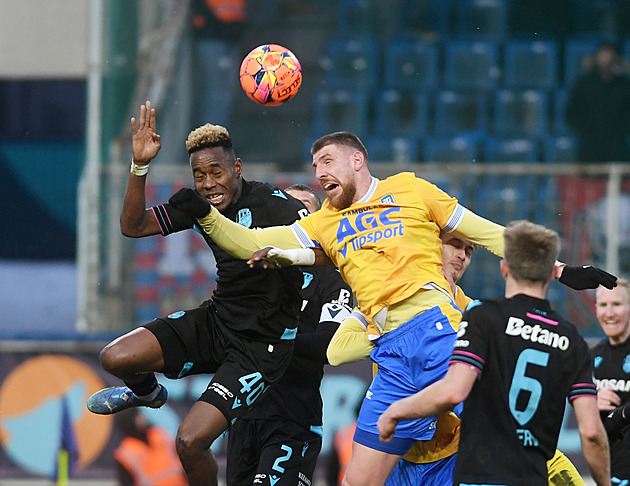 ONLINE: Teplice - Plzeň 1:0, hosté ve formě, skóre ale z dorážky otevírá Auta