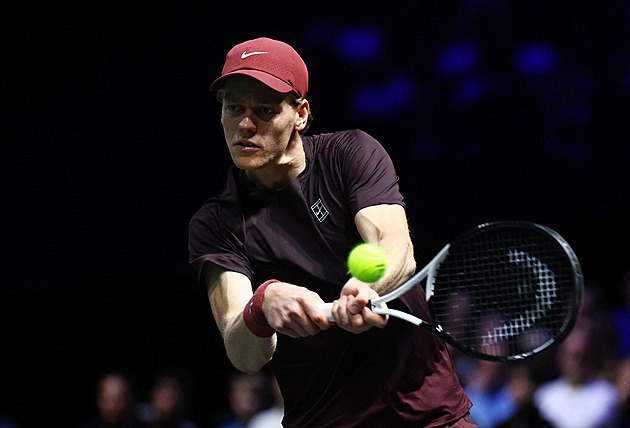 Siniaková otevřela Turnaj mistryň vítězně, Sinner vládl v Paříži a znovu je číslo 1