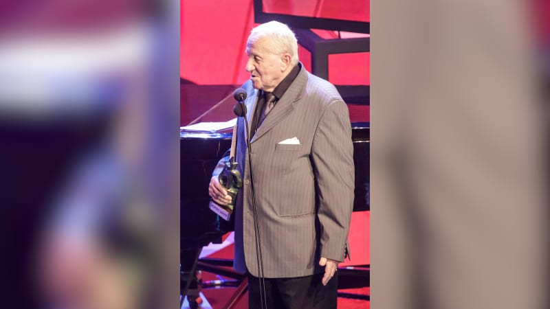 Smutná zpráva z Bratislavy: Zemřel herec a rozhlasový režisér Hrabinský. Srazila ho tramvaj