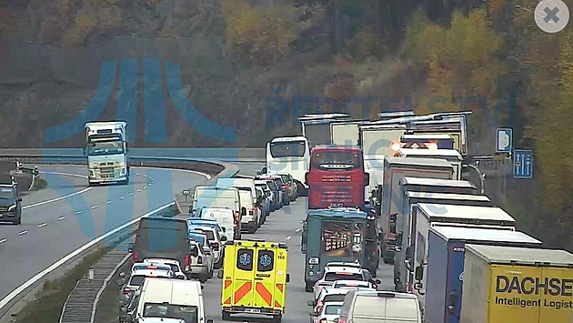 Nehoda ochromila dopravu na D1. Pro zraněného letěl vrtulník