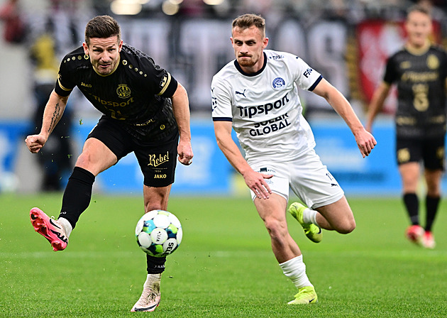 ONLINE: Hradec Kr. - Slovácko 1:0, hosté už bez Kameníka, Pilařův gól posvěcuje video