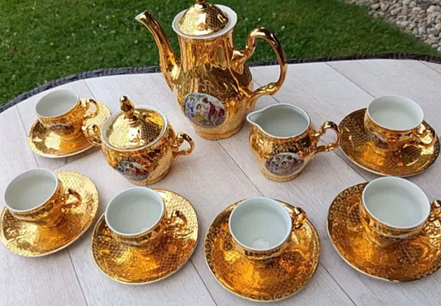 Čajová souprava, kříž i sklo. Policie hledá část kořisti zadrženého zloděje