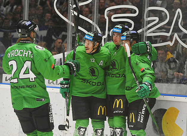 ONLINE: Boleslav při Hořavově návratu čelí Olomouci. Vedoucí Třinec hraje na Kladně