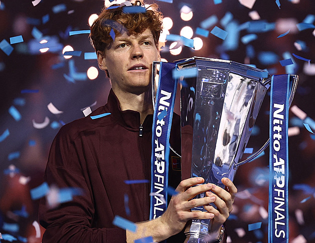 Sinner obhájil titul na Turnaji mistrů, v hvězdném finále zdolal Alcaraze