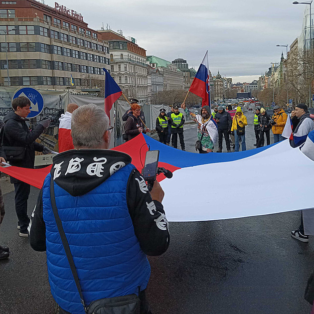 Centrum Prahy zasáhly protesty či pochod, oslavy 17. listopadu pokračují
