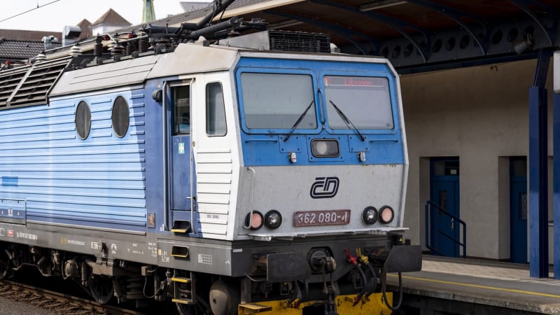 Srážka rychlíku s osobním vlakem na Českobudějovicku: Na místo míří hasiči a záchranáři