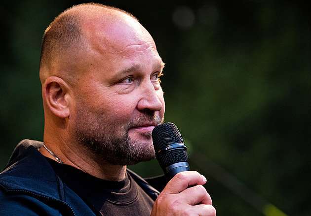 Litvínov nezhasne! Orlen převede akcie na legendy kolem Šlégra, pomůže i finančně