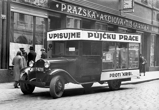 Uniformovaná bída. Práce strážníka v čase hospodářské krize nebyla pro slabé povahy