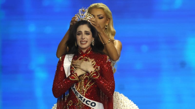 Miss Universe vyhrála 25letá Mexičanka. Organizátor ji předtím veřejně urážel