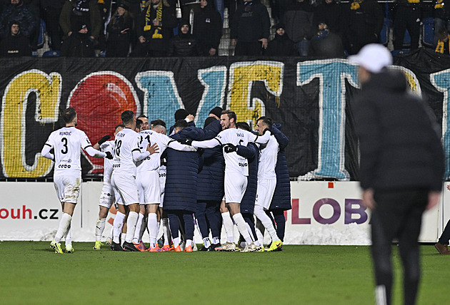 ONLINE: Slovácko - Zlín 2:0, domácí v derby s novým koučem, Krmenčíkův gól neplatí