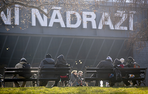 „Hlavně karton na ledviny.“ Reportérka strávila noc s bezdomovci v Sherwoodu