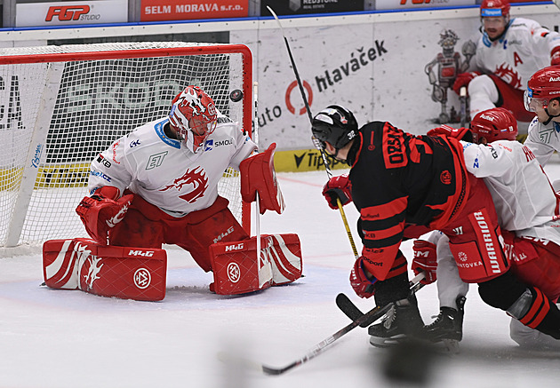 ONLINE: Olomouc i Sparta srovnávají. V Pardubicích se blíží derby s Hradcem