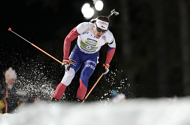 Biatlon ONLINE: První závod také pro muže. Po poslední střelbě Karlík sedmý