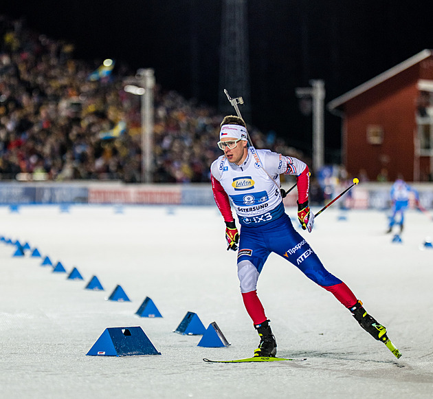 Biatlon ONLINE: Po štafetách i singl mix, Karlík předává Charvátové na 19. místě
