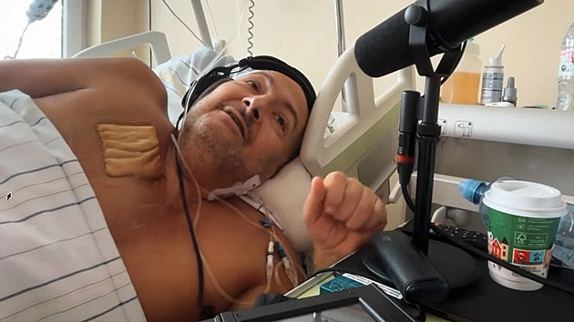 Mareš popsal návštěvy u Hezuckého, ten mluví o tryzně a světle, které ho dohání