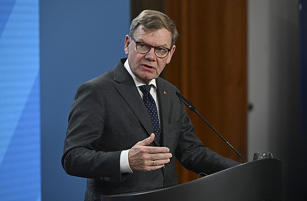 Bolestivé ústupky a referendum. Německý ministr předestřel scénář pro Ukrajinu