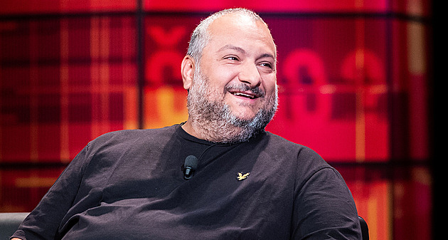 Mrázek, ústředna! Připomeňte si vtipné telefonáty zesnulého Patrika Hezuckého