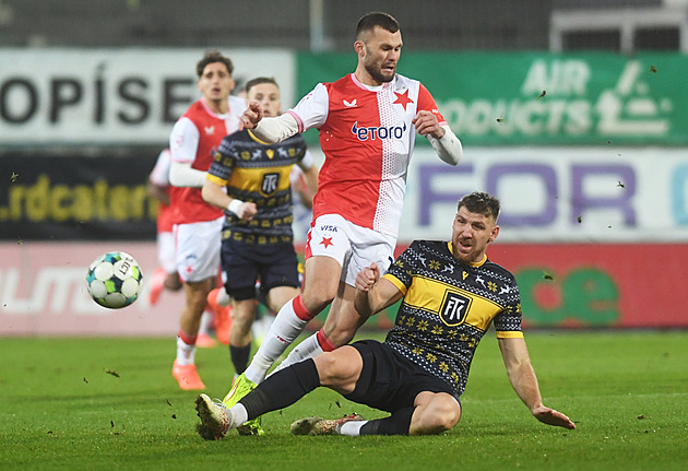 ONLINE: Teplice - Slavia 0:0, domácí do půle nuceně střídají, šance mají hosté
