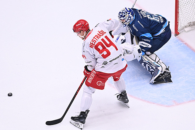 Jen mi nezkazte bráchu, přeje si Nestrašil. Třinec má problémy v úvodu zápasů, cítí