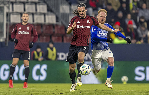 ONLINE: Olomouc - Sparta 0:0, domácí gól neplatil. Kuol hlavičkuje do Koutného