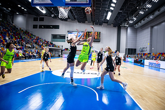 Basketbalistky USK nasázely stovku už i Hradci, Žabiny zvládly souboj o třetí místo