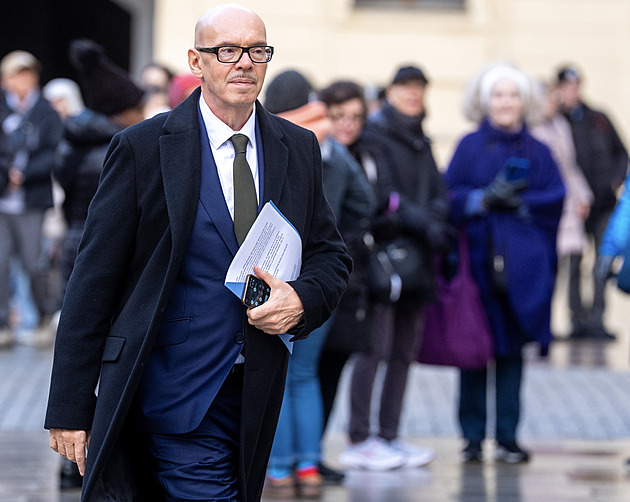 Prezident přijímá zbývající kandidáty na ministry, Turek se ze schůzky omluvil