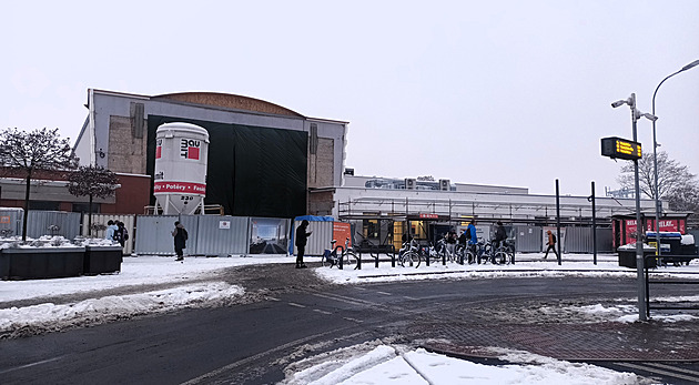 Oprava nádraží v Lovosicích se znovu protáhla. Cestující nešetří kritikou