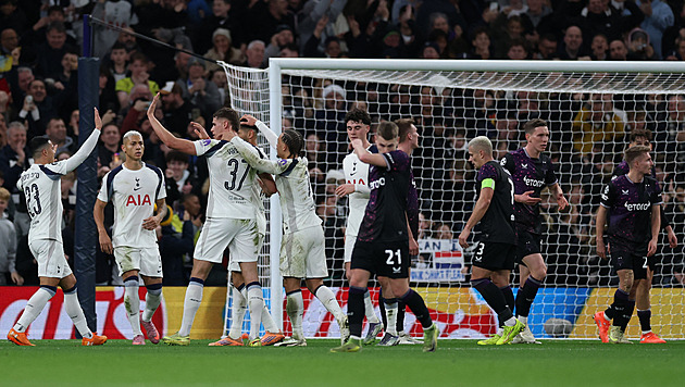 ONLINE: Tottenham - Slavia 1:0, Zima si dal vlastní gól, hosté šance neproměňují