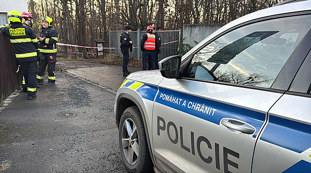 Hledač kovů našel na dětském hřišti v Praze předmět připomínající granát