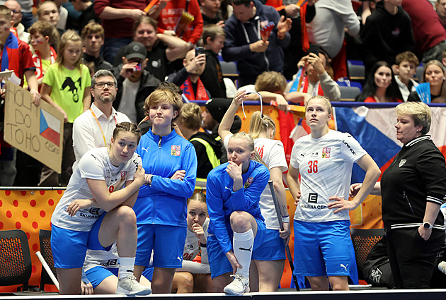 Kouč florbalistek o smutném stříbru: Brzy to přebolí. Na holky jsem strašně pyšný