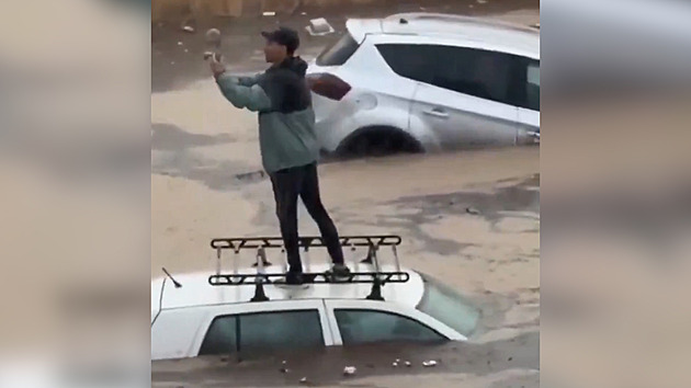 Bleskové povodně v Maroku zabily nejméně 14 lidí. Během hodiny zaplavily desítky budov