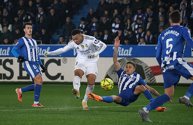 Real po výhře dál ztrácí na Barcelonu čtyři body, mezi střelci opět nechyběl Mbappé