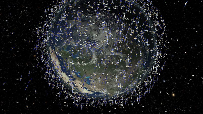 Ohrožení z vesmíru: Odpadky mohou zasáhnout letadlo. Riziko se zvyšuje, varují experti