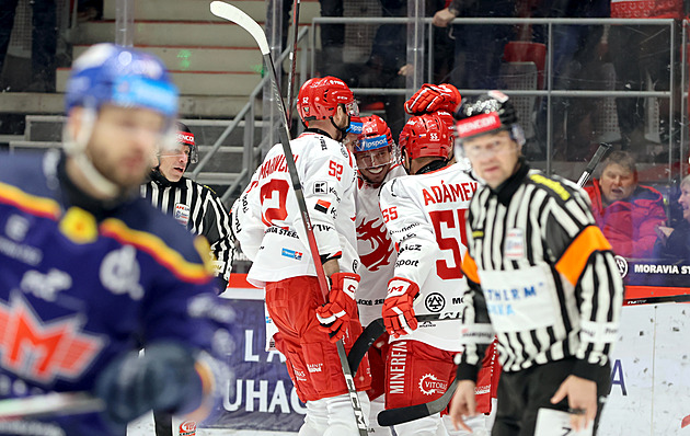 ONLINE: Lídr ztrácí s Plzní, Litvínov snižuje. Hradec skóruje v Brně, Třinec zvítězil