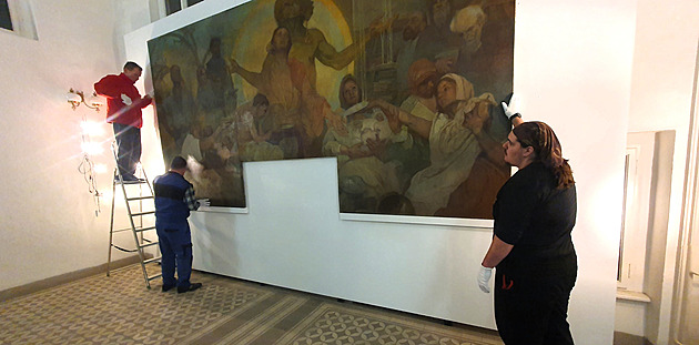 Odborníci opravili „necelý“ Muchův obraz. Vyříznutý kus kdysi malíře rozčílil