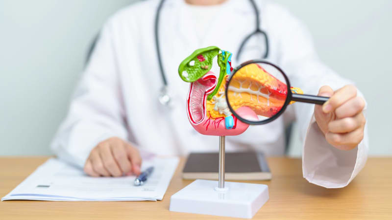 Nejzákeřnější rakovina cílí na mladé, autor studie mluví o tsunami případů. Jaké jsou příznaky?