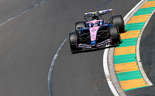 Centimetry od vážné nehody. Pilot málem doplatil na skvělý start: Bylo to děsivé