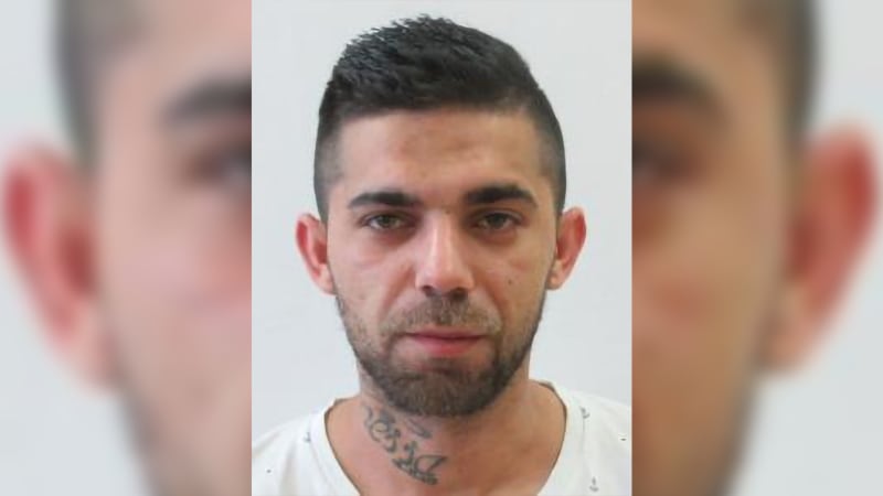 Vězeň utekl z práce v Chomutově, hledá ho policie. Vyjmenovala jasná poznávací znamení