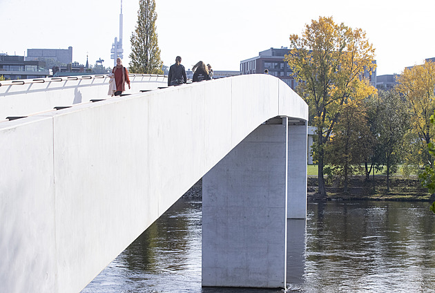 U Štvanické lávky v Praze našli mrtvého muže, zjišťují totožnost i okolnosti smrti