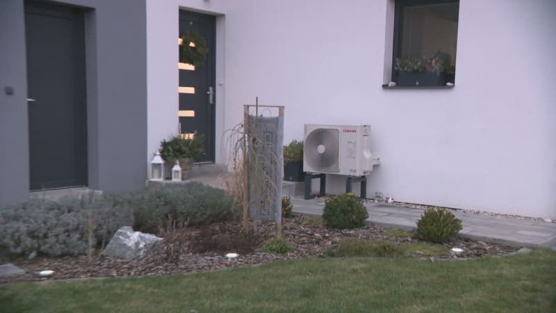 Změny v Zelené úsporám komplikují rekonstrukce tisícům lidí. Červený kritizuje bývalou vládu