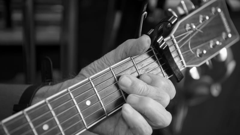 Zemřel kytarista Miroslav „Jabko“ Hanuš. Hrál v mnoha kapelách, spolupracoval s Alešem Brichtou