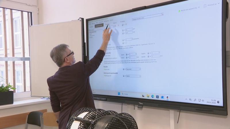 Tahanice o osmiletá gymnázia: Plaga se dostal do křížku s kraji. Dojde k jejich redukci?